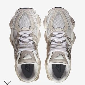 New Balance 9060 Women’s Sneakers Size 8.5